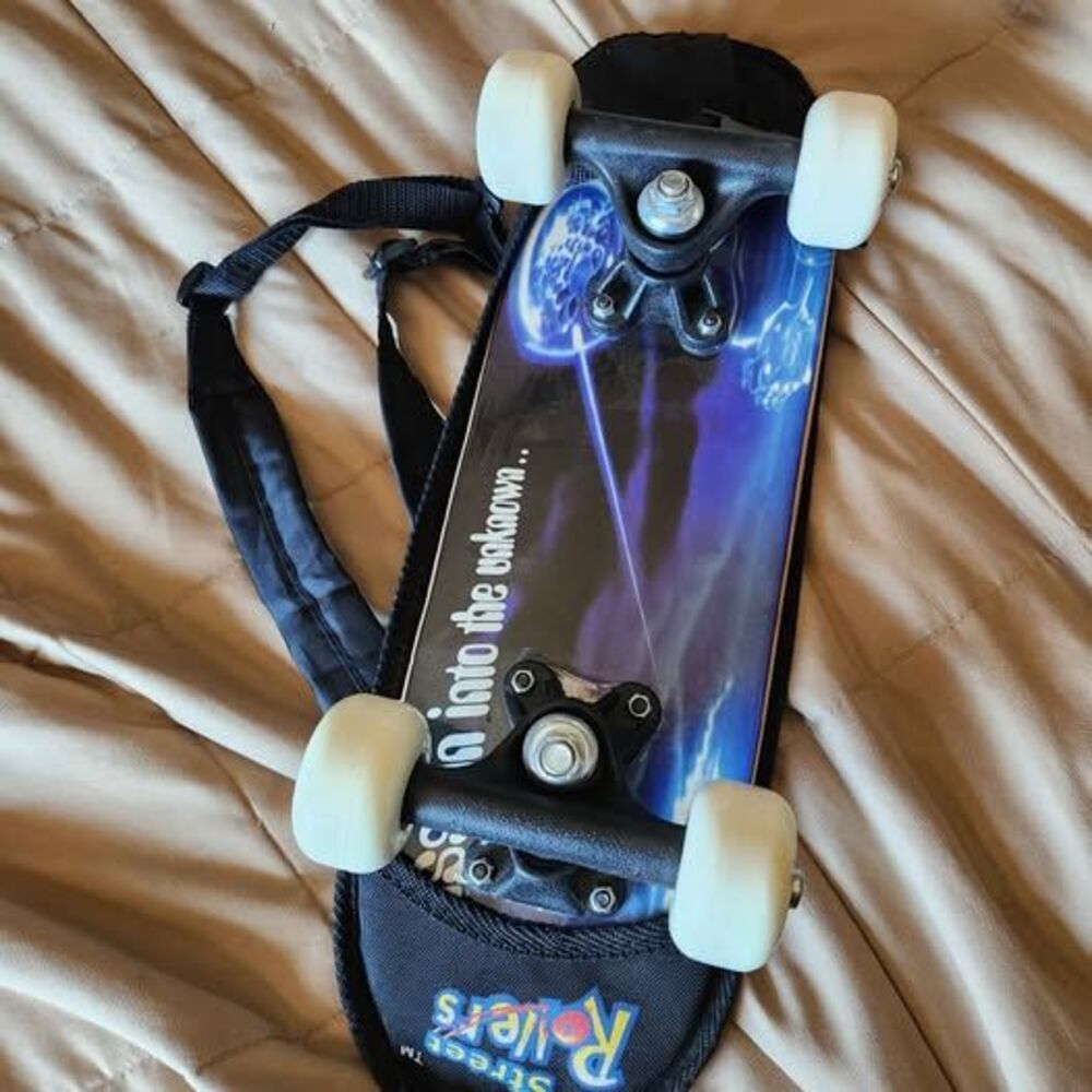 Street Rollers 17" Skateboard with Wearable Backpack Case